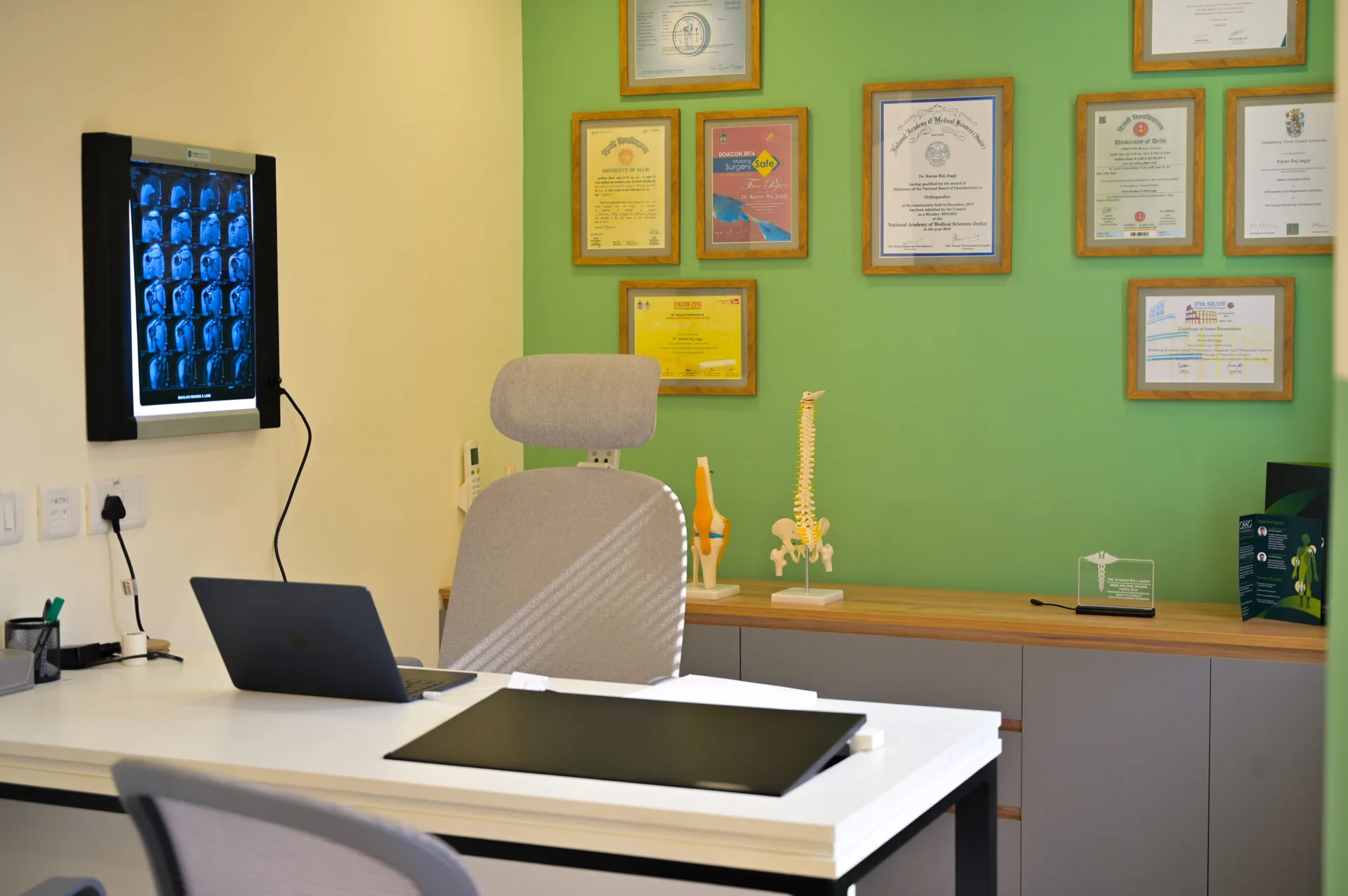 Doctor's consultation desk with imaging at OSSO